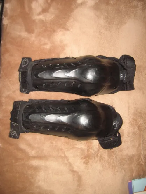 ElementStore | UFO PLAST KLOUBOVÝ CHRÁNIČ LOKTŮ